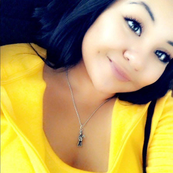 Meet your Posher, Jocelyn - Picture 1 of 2